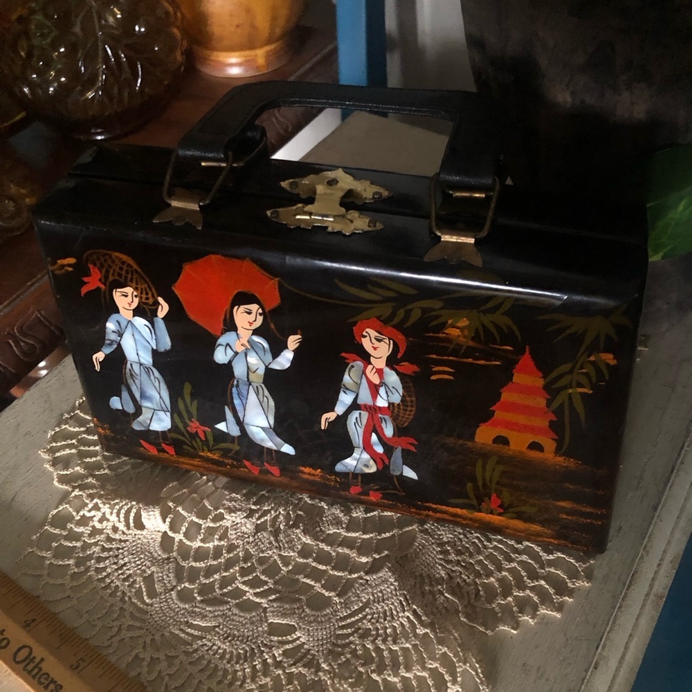Vintage Black Lacquer Hand-Painted Box Purse with Inlaid MOP - Picture 12 of 16